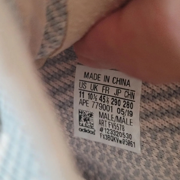 Yeezy boost 350 v2 main image 10